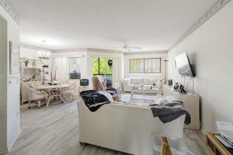 Copropriété à vendre à Pembroke Pines, Floride: 1 chambre, 98.1 m2 № 1746065 - photo 9