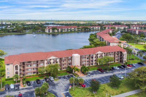 Copropriété à vendre à Pembroke Pines, Floride: 1 chambre, 98.1 m2 № 1746065 - photo 18