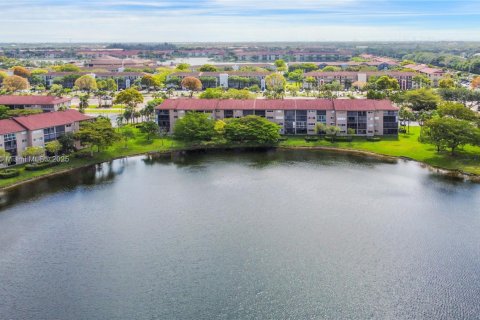 Copropriété à vendre à Pembroke Pines, Floride: 1 chambre, 98.1 m2 № 1746065 - photo 19