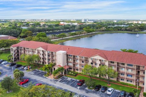 Copropriété à vendre à Pembroke Pines, Floride: 1 chambre, 98.1 m2 № 1746065 - photo 17