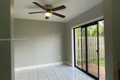 Villa ou maison à louer à Cutler Bay, Floride: 3 chambres, 133.13 m2 № 2075161 - photo 8