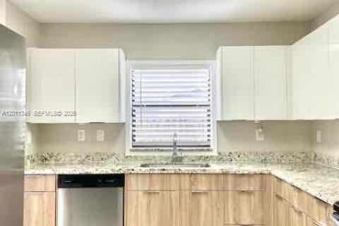 Villa ou maison à louer à Cutler Bay, Floride: 3 chambres, 133.13 m2 № 2075161 - photo 4
