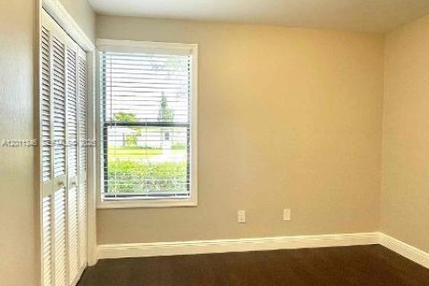 Villa ou maison à louer à Cutler Bay, Floride: 3 chambres, 133.13 m2 № 2075161 - photo 7