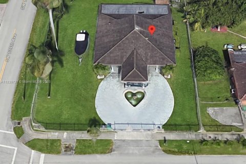 Casa en venta en Miami, Florida, 3 dormitorios, 211.72 m2 № 1830859 - foto 1