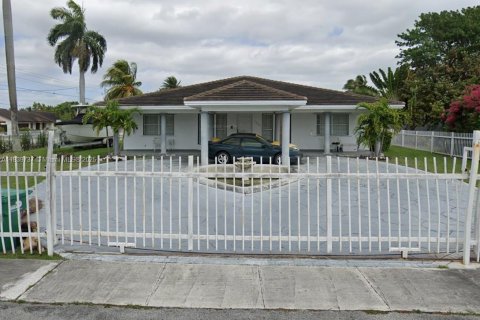 Casa en venta en Miami, Florida, 3 dormitorios, 211.72 m2 № 1830859 - foto 2