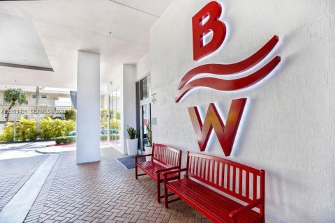Copropriété à vendre à Hallandale Beach, Floride: 2 chambres, 96.34 m2 № 2090118 - photo 23