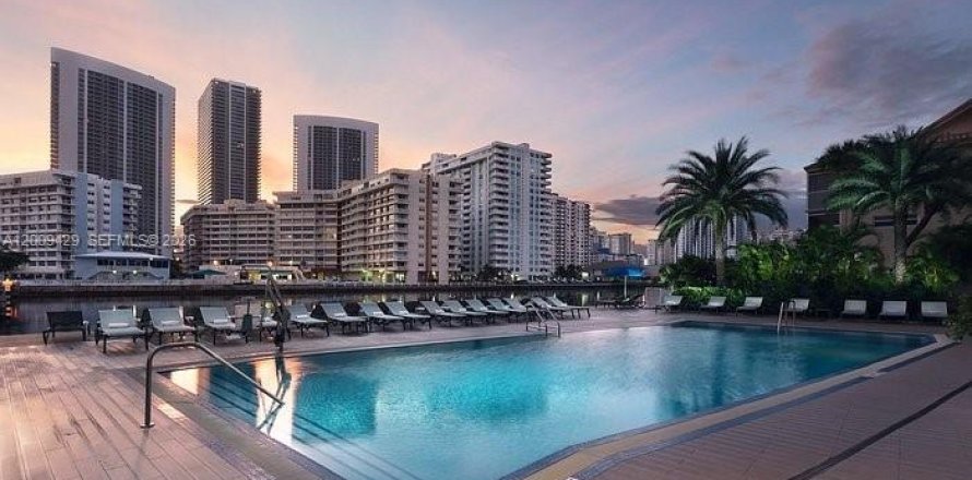 Condo à Hallandale Beach, Floride, 2 chambres  № 2090118