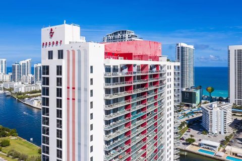 Copropriété à vendre à Hallandale Beach, Floride: 2 chambres, 96.34 m2 № 2090118 - photo 2