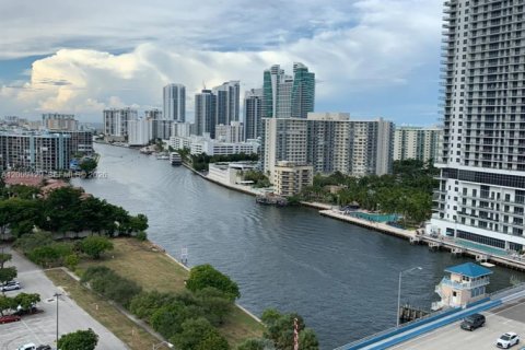 Copropriété à vendre à Hallandale Beach, Floride: 2 chambres, 96.34 m2 № 2090118 - photo 21