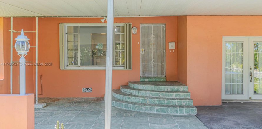 Villa ou maison à Miami, Floride 2 chambres, 135.45 m2 № 1708308
