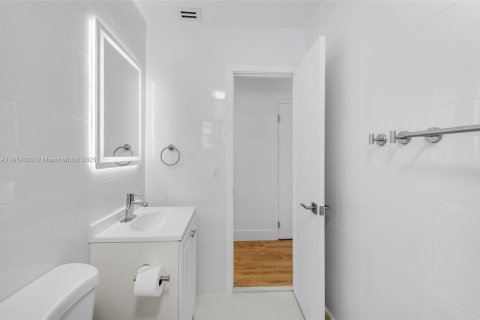 House in Cutler Bay, Florida 5 bedrooms, 127.83 sq.m. № 2028856 - photo 17