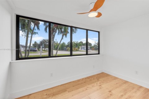 House in Cutler Bay, Florida 5 bedrooms, 127.83 sq.m. № 2028856 - photo 15