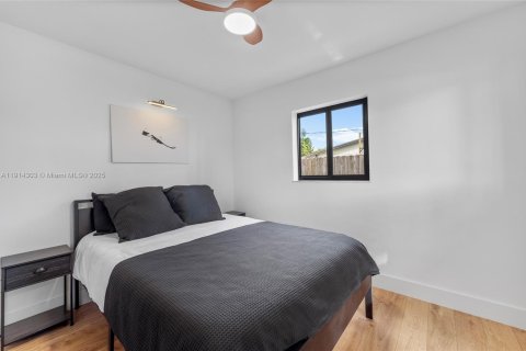 House in Cutler Bay, Florida 5 bedrooms, 127.83 sq.m. № 2028856 - photo 27