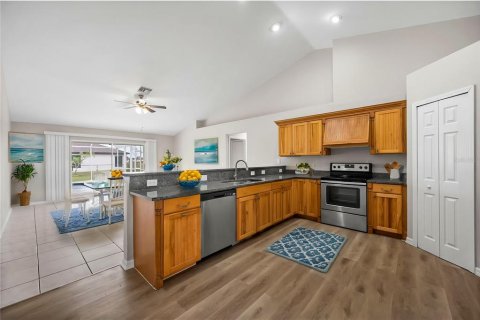 House in Cape Coral, Florida 3 bedrooms, 167.04 sq.m. № 1581870 - photo 6