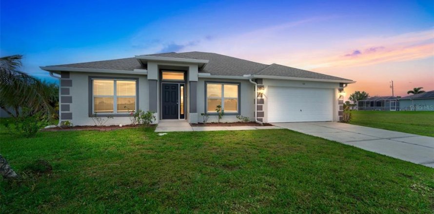 House in Cape Coral, Florida 3 bedrooms, 167.04 sq.m. № 1581870