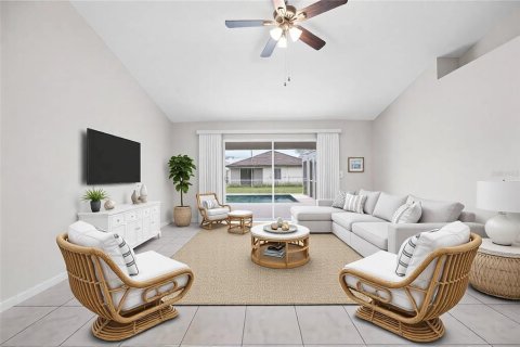House in Cape Coral, Florida 3 bedrooms, 167.04 sq.m. № 1581870 - photo 13