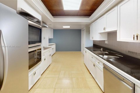Condo in Miami, Florida, 2 bedrooms  № 1623135 - photo 16