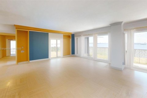Condo in Miami, Florida, 2 bedrooms  № 1623135 - photo 4