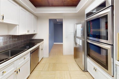 Condo in Miami, Florida, 2 bedrooms  № 1623135 - photo 17