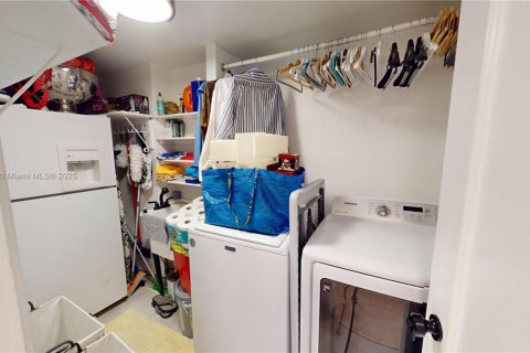 Condo in Miami, Florida, 2 bedrooms  № 1623135 - photo 27