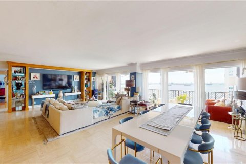 Condo in Miami, Florida, 2 bedrooms  № 1623135 - photo 2