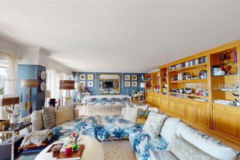 Condo in Miami, Florida, 2 bedrooms  № 1623135 - photo 9