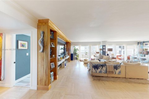 Condo in Miami, Florida, 2 bedrooms  № 1623135 - photo 8