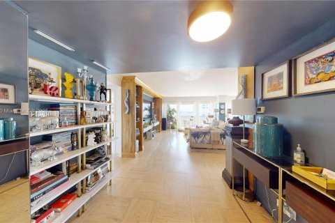 Condo in Miami, Florida, 2 bedrooms  № 1623135 - photo 11