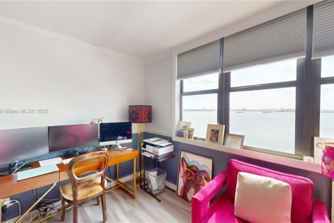 Condo in Miami, Florida, 2 bedrooms  № 1623135 - photo 30