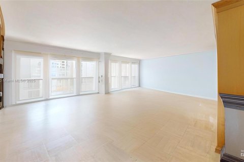 Condo in Miami, Florida, 2 bedrooms  № 1623135 - photo 6