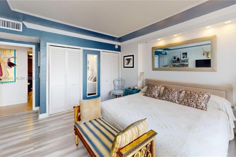 Condo in Miami, Florida, 2 bedrooms  № 1623135 - photo 18