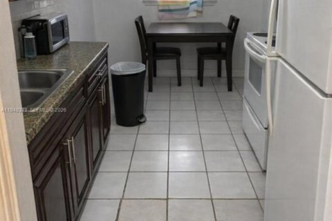 House in Riviera Beach, Florida 3 bedrooms, 93.65 sq.m. № 2005262 - photo 3