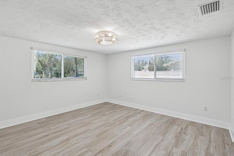 House in New Port Richey, Florida 3 bedrooms, 136.94 sq.m. № 1679192 - photo 15