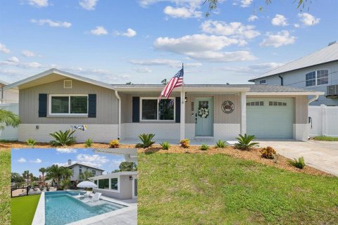 House in New Port Richey, Florida 3 bedrooms, 136.94 sq.m. № 1679192 - photo 1