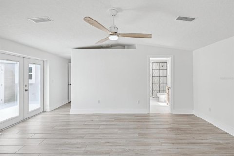 House in New Port Richey, Florida 3 bedrooms, 136.94 sq.m. № 1679192 - photo 23