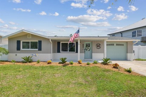 House in New Port Richey, Florida 3 bedrooms, 136.94 sq.m. № 1679192 - photo 2