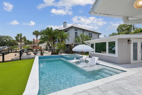 House in New Port Richey, Florida 3 bedrooms, 136.94 sq.m. № 1679192 - photo 3