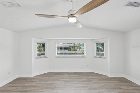 House in New Port Richey, Florida 3 bedrooms, 136.94 sq.m. № 1679192 - photo 22