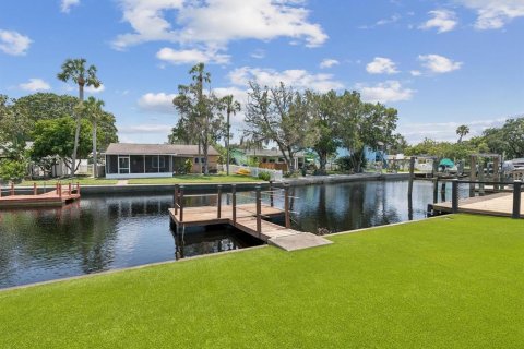 House in New Port Richey, Florida 3 bedrooms, 136.94 sq.m. № 1679192 - photo 30