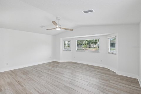 House in New Port Richey, Florida 3 bedrooms, 136.94 sq.m. № 1679192 - photo 21