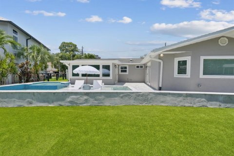 House in New Port Richey, Florida 3 bedrooms, 136.94 sq.m. № 1679192 - photo 26