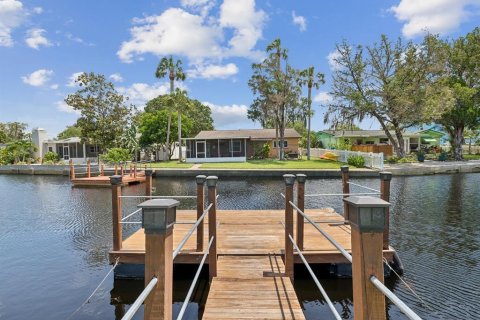 House in New Port Richey, Florida 3 bedrooms, 136.94 sq.m. № 1679192 - photo 4