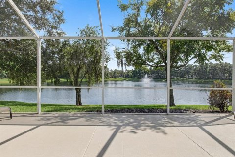 House in Tampa, Florida 3 bedrooms, 170.85 sq.m. № 2410330 - photo 2