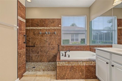 House in Tampa, Florida 3 bedrooms, 170.85 sq.m. № 2410330 - photo 29