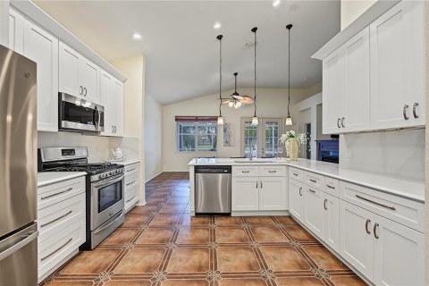 House in Tampa, Florida 3 bedrooms, 170.85 sq.m. № 2410330 - photo 11
