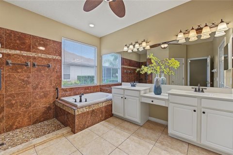 House in Tampa, Florida 3 bedrooms, 170.85 sq.m. № 2410330 - photo 28