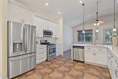 House in Tampa, Florida 3 bedrooms, 170.85 sq.m. № 2410330 - photo 6