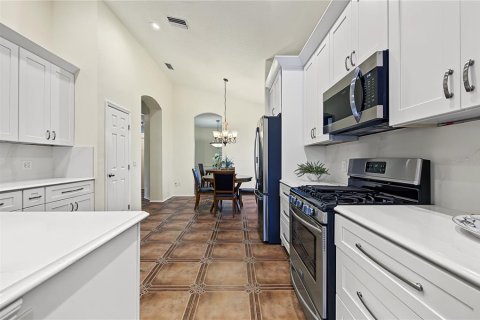 House in Tampa, Florida 3 bedrooms, 170.85 sq.m. № 2410330 - photo 13