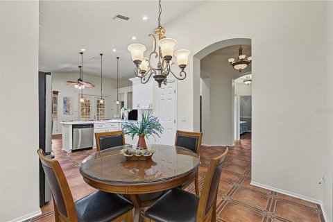 House in Tampa, Florida 3 bedrooms, 170.85 sq.m. № 2410330 - photo 14