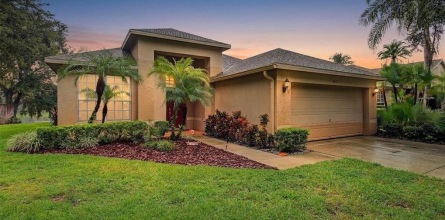 House in Tampa, Florida 3 bedrooms, 170.85 sq.m. № 2410330